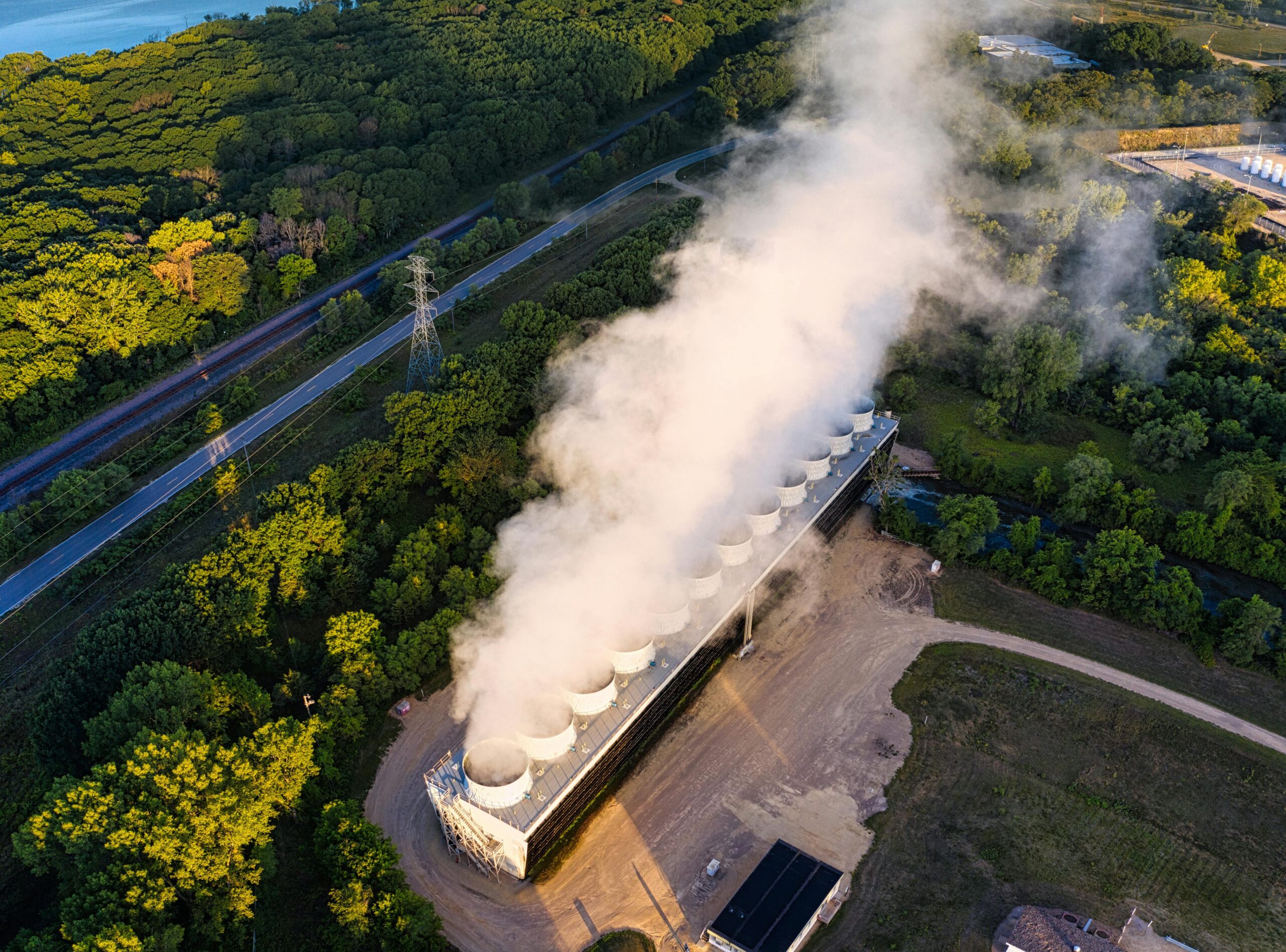 Implementación de soluciones de eficiencia energética en entorno industrial por Azcatec